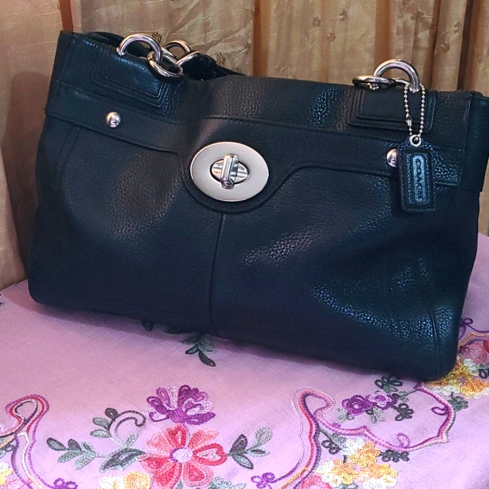 COACH PENELOPE BLACK LEATHER HANDBAG